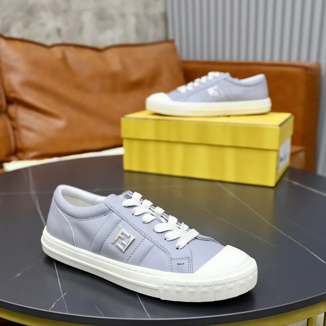 Factory price: 580💰Original order (couple model) Brand: FENDI Fendi🙅‍♂️🙅‍♂️🙅‍♂️ Size: Female 35–40, Male 39-44 (45 can be customized) Grade: Official website genuine Material: Imported original cowhide upper Original comfortable lining TPU wear-resistant lightweight outsole Style category: Loafers New trendy shoes color: actual picture color